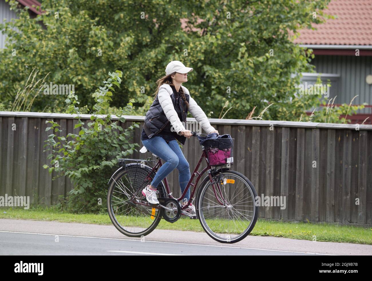 BORGHOLM 2015-07-19 *** EXCLUSIVE*** Principessa Madeleine e Principessa Leonore in bicicletta a Borgholm, Swden, 19 luglio 2015. Foto: Sven Lindwall / EXP / TT / Kod: 7117 ** FUORI SVEZIA** Foto Stock