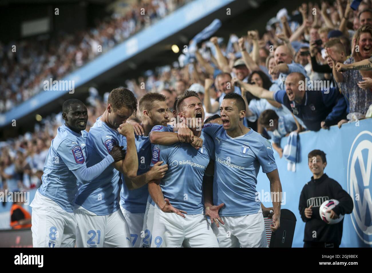 Markus Rosenberg di Malmo festeggia il suo obiettivo 2-0 durante la partita di qualificazione della Champions League tra Malmo FF e il FC Salzburg al Malmo New Stadium di Malmo, Svezia, mercoledì 5 agosto 2015. Foto: Andreas Hillergren / TT / Kod 10600 ** SVEZIA FUORI ** Foto Stock