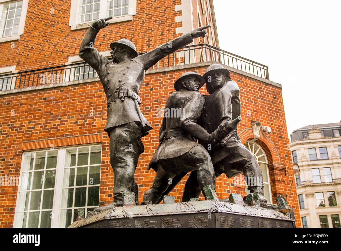 La statua National Firefighters Memorial, Londra, Inghilterra. (Solo per uso editoriale) Foto Stock