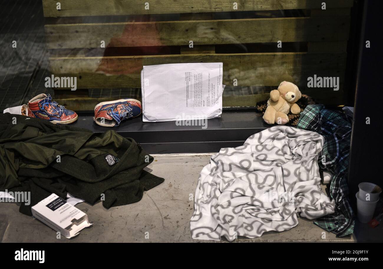 STOCCOLMA 2015-10-08 Foto data 20150928 un orsacchiotto è visto sul pavimento della stazione ferroviaria di Malmo, Swede, 28 settembre 2015. Foto: Anders Wiklund / TT / Kod 10040 Foto Stock