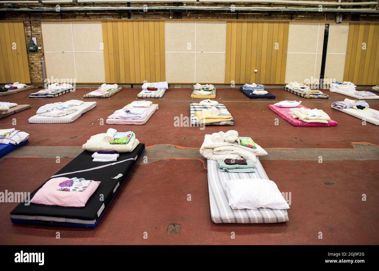 I materassi SUNDBYBERG 2015-10-07 sono visti in un centro di accoglienza per i rifugiati a Sundbyberg, Stoccolma del Nord, Svezia 8 ottobre 2015. Foto: Pontus Lundahl / TT / kod 10050 Foto Stock