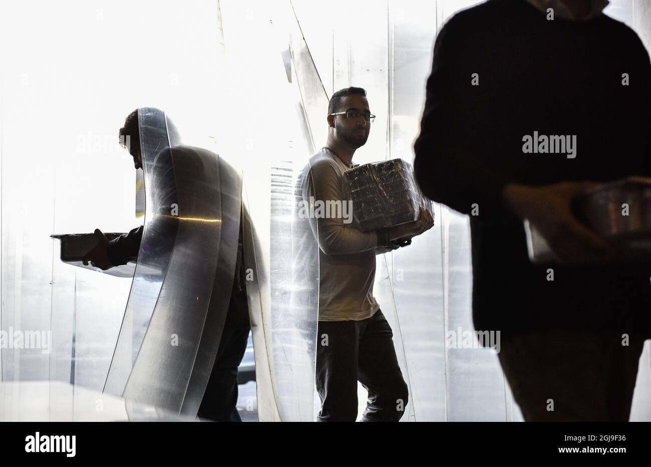 STOCCOLMA 20151008 fotodata 20150923 i rifugiati sono visti in una stazione di transito nella sede di un club musicale di Stoccolma, Svezia, 23 settembre 2015. Foto: Anders Wiklund / TT / Kod 10040 Foto Stock