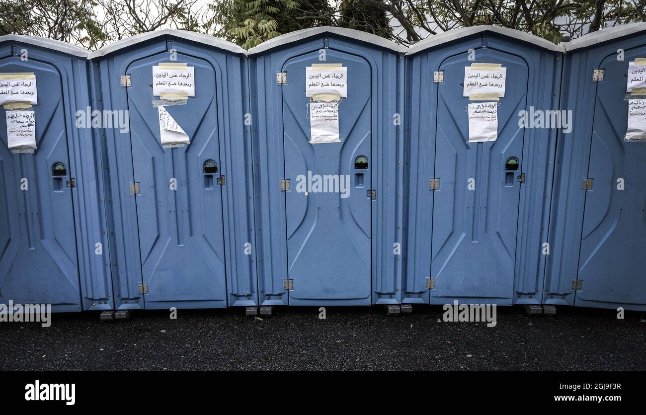 STOCCOLMA 20151008 fotodate 20150923 i bagni mobili sono visti in una stazione di transito nella sede di un club musicale a Stoccolma, Svezia, 23 settembre 2015. Foto: Anders Wiklund / TT / Kod 10040 Foto Stock