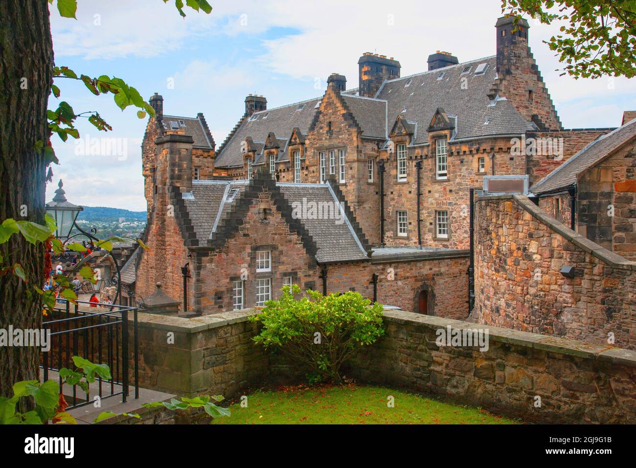Una delle molte strutture in mattoni e pietra ancora in uso presso il Castello di Edimburgo. Foto Stock