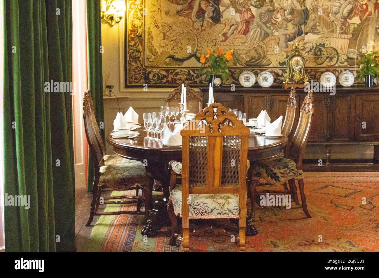 Sala da pranzo del XVII secolo del castello di Cawdor, ancora oggi in uso dalla famiglia Campbell. Foto Stock