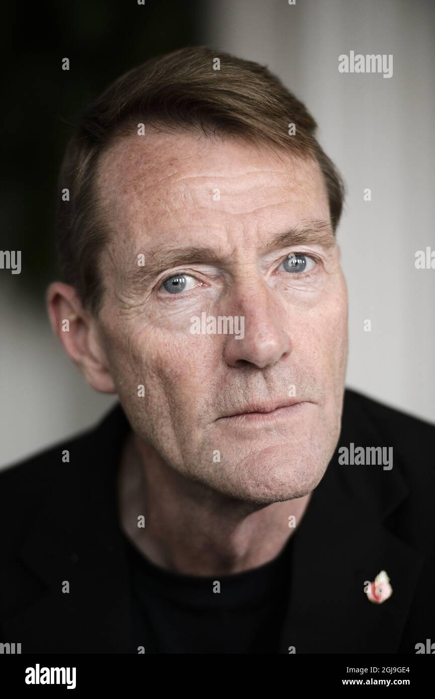 STOCCOLMA 20151103 l'autore britannico Jim Grant, alias Lee Child, ha fotografato durante un'intervista a Stoccolma, 3 novembre 2015. Ognuno dei romanzi di Child segue le avventure di un ex poliziotto militare americano, Jack Reacher, che stravolse gli Stati Uniti. Foto: Henrik Montgomery / TT / kod 10060 Foto Stock