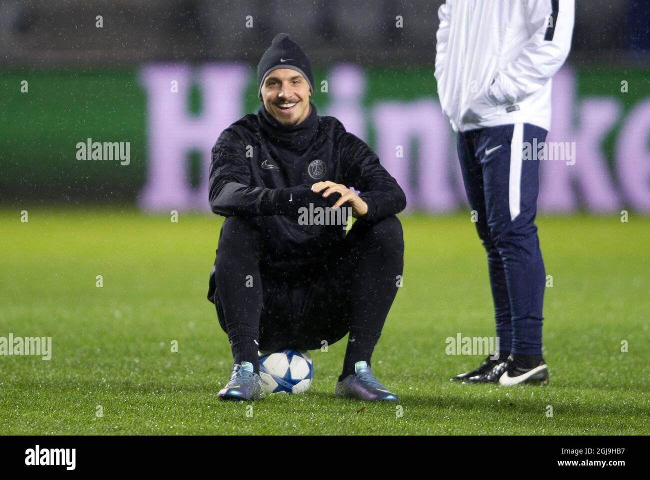 MALMO 2015-11-24 capitano della squadra PSG Zlatan Ibrahimovic durante l'allenamento al Malmo New Stadium di Malmo, Svezia, 24 novembre 2015. Paris Saint-Germain (PSG) giocherà contro Malmo FF nella UEFA Champions League Group A mercoledì. Foto Bjorn Lindgren / TT / Kod 75314 Foto Stock