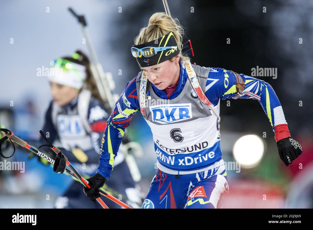 Marie Dorin Hbert di Francia in azione durante la gara femminile di inseguimento di 10 km alla IBU Biathlon World Cup di Ostersund, Svezia, il 6 dicembre 2015. Foto: Christine Olsson / TT / code 10430 Foto Stock