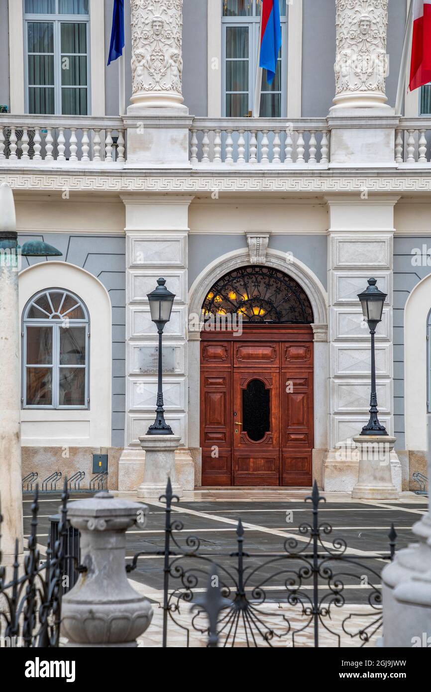 Slovenia, Pirano. Edificio governativo Foto Stock