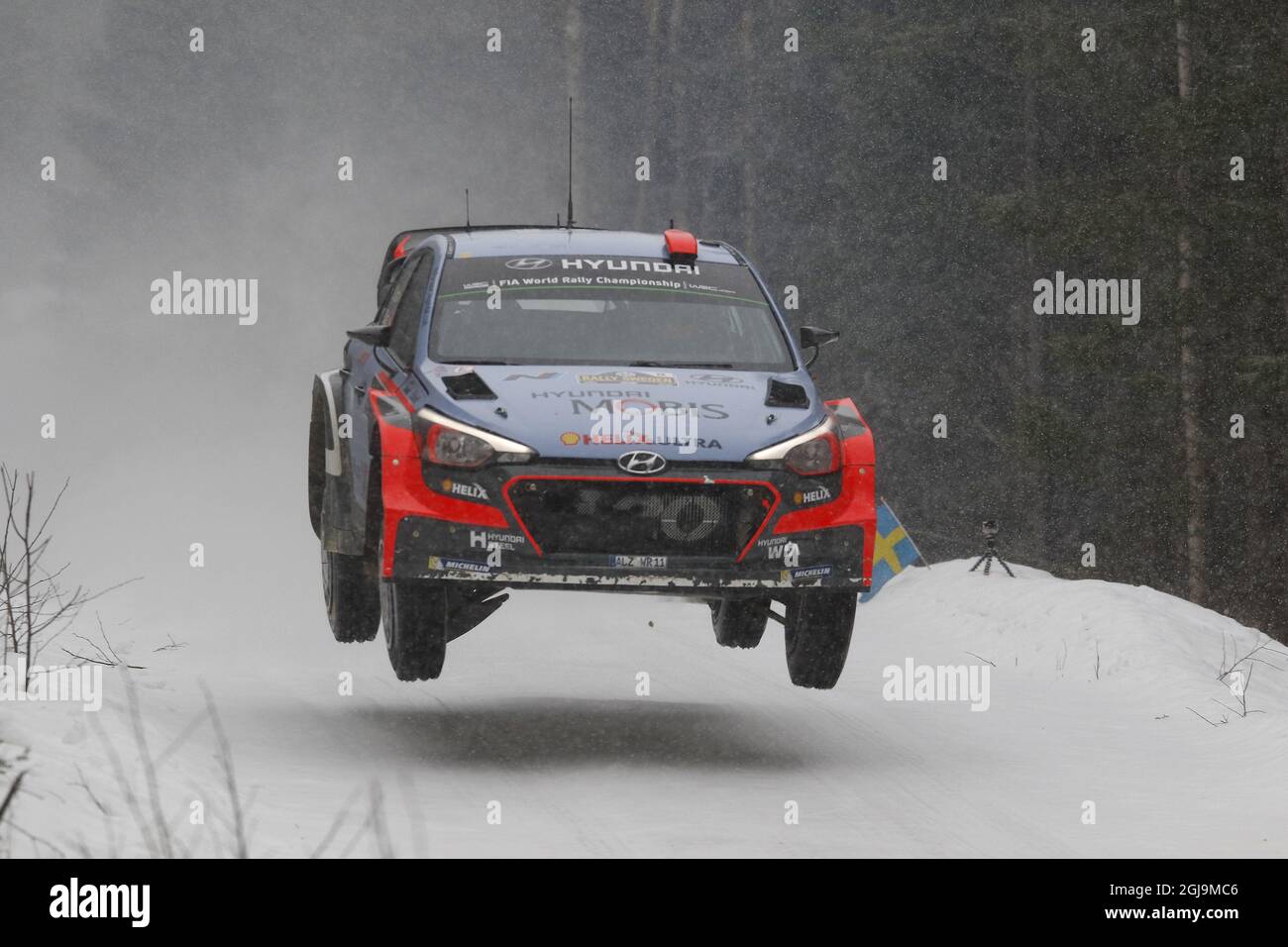 KARLSTAD 2016-02-12 Dani Sordo, Spagna, Hyundai i20 WRC fuori Karlstad, Svezia, durante il Rally Svezia 2016 febbraio 12, 2016. Foto: Micke Fransson / TT / ** SVEZIA FUORI ** Foto Stock