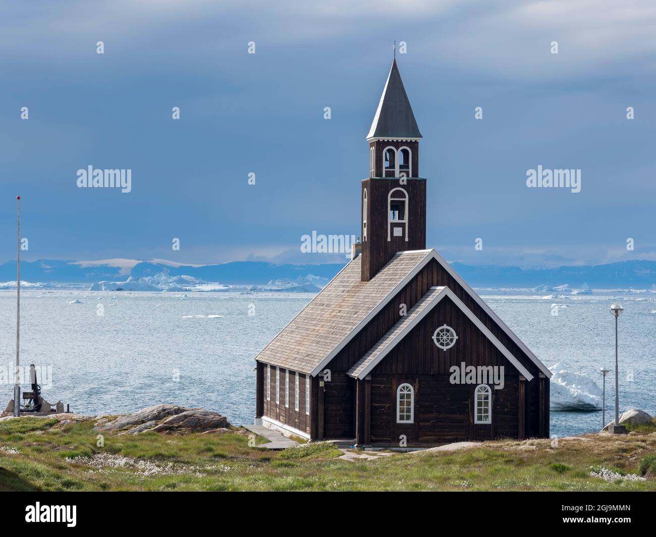 Chiesa di Zions. Città di Ilulissat sulla riva della baia di Disko nella Groenlandia occidentale, centro per il turismo, l'amministrazione e l'economia. Il vicino Icefjord è li Foto Stock