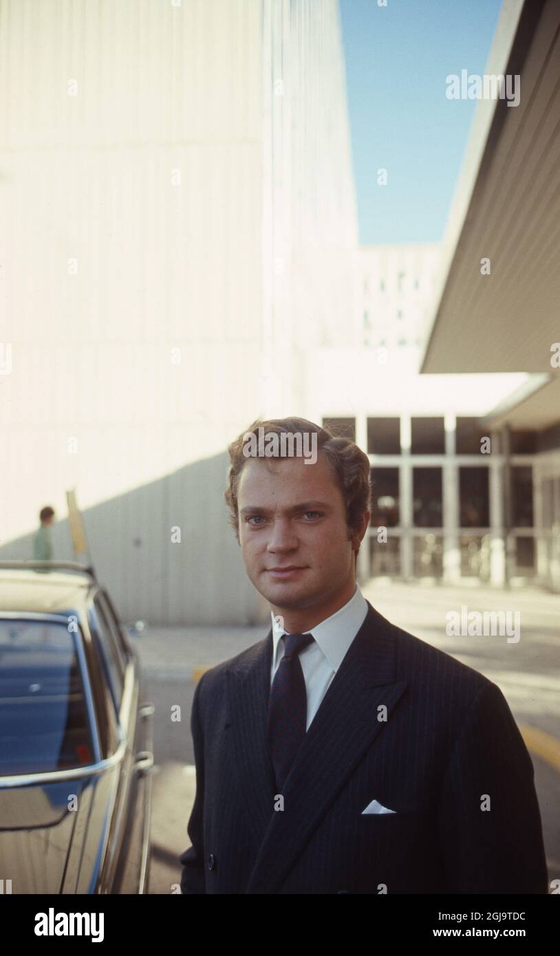 Kronprins Carl Gustaf praktikant pa Sveriges radio, reportage i RIR 40/69 Radiohuset EntrÃ persone: CARL GUSTAF, KRONPRINS AV SVERIGE siti: STOCCOLMA;SVERIGE il re svedese Carl XVI Gustaf festeggerà il suo settantesimo compleanno il 30 aprile 2016. Foto Stock