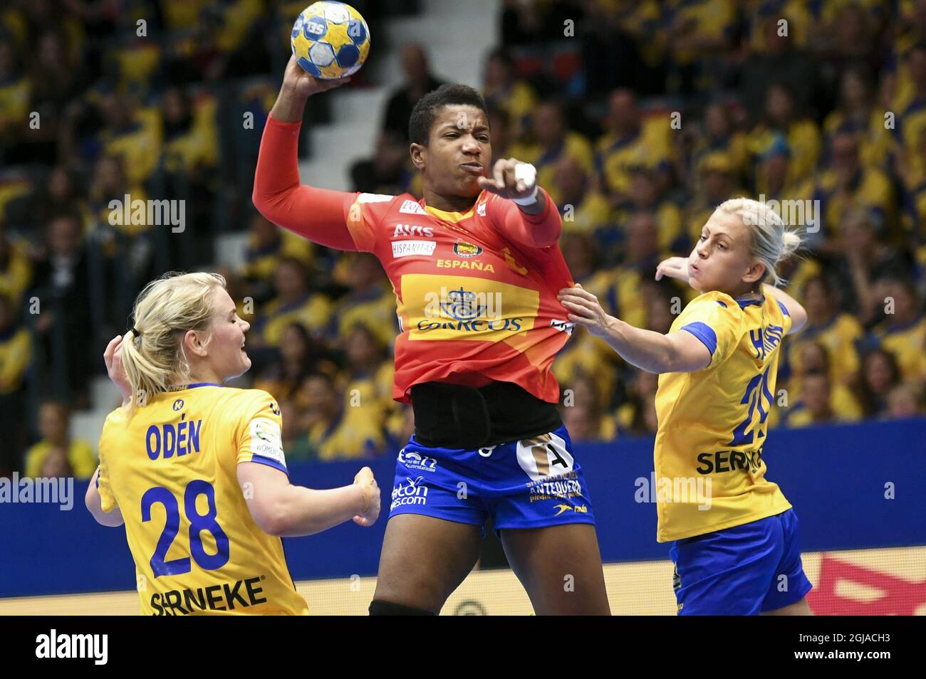 STOCCOLMA 20161204 Carla Alberto ha ottenuto 8-8 punteggi durante il gruppo femminile EHF, Una partita di pallamano in euro alla Hovet Arena di Stoccolma, Svezia, il 04 dicembre 2016. Poto: Fredrik Sandberg / TT / code 10080 Foto Stock