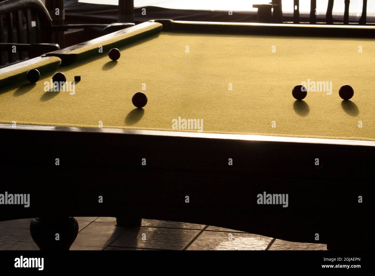 Palline retroilluminate su un tavolo da biliardo o da biliardo. Foto Stock