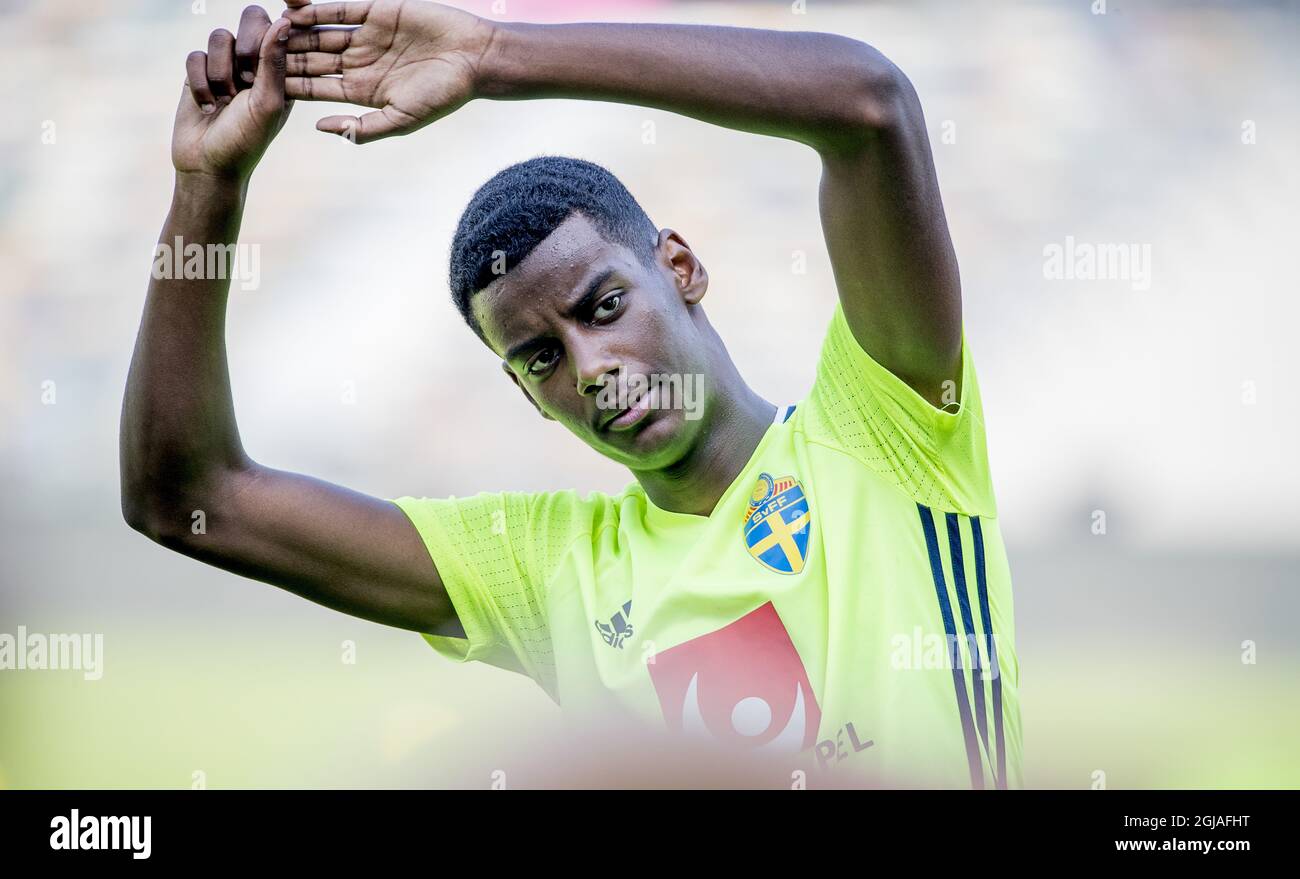 Immagine del file datata gennaio 11 2017, del calciatore svedese Alexander Isak durante la sessione di allenamento della nazionale svedese durante il tour pre-stagione della squadra ad Abu Dhabi. Foto Stock