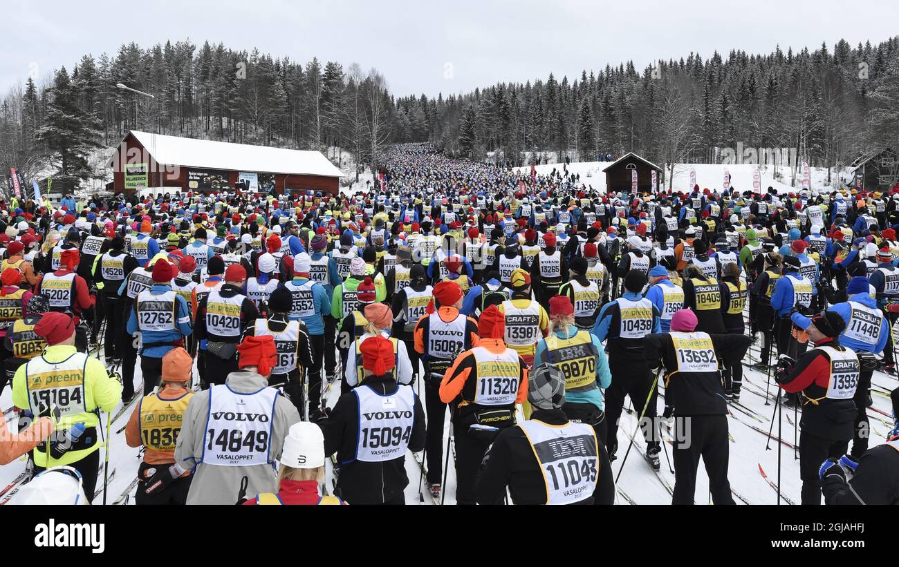 L'inizio della gara di sci di fondo a lunga distanza Vasloppet a Salen, Svezia, 5 marzo 2017. Vasaloppet si trova a 90 km da Berga by a Salen a Mora. Foto Ulf Palm / TT / Kod 9110 Foto Stock