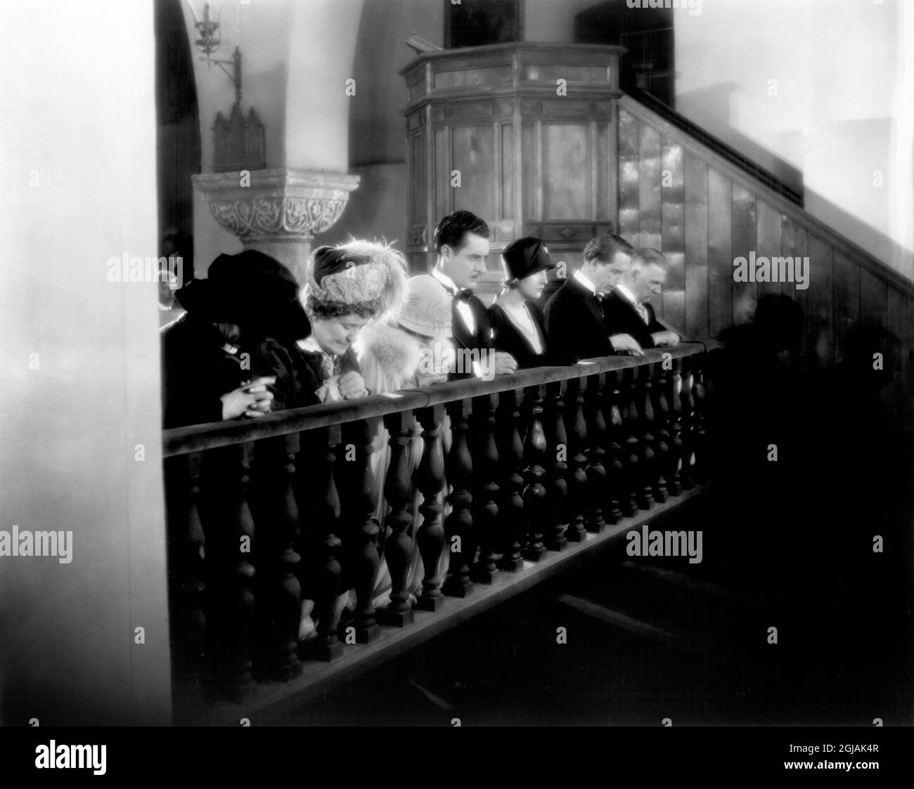 John Gilbert, Greta Garbo (entrambi al centro), sul set del film silenzioso, 'carne e il Diavolo', MGM, 1926 Foto Stock