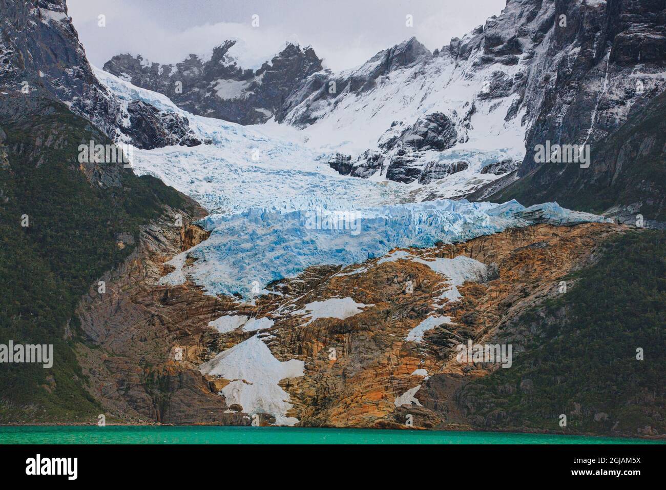 Situato all'interno del Parc Nacional Bernardo o'Higgins in Cile si trova il ghiacciaio Balmaceda in rapida fusione Foto Stock