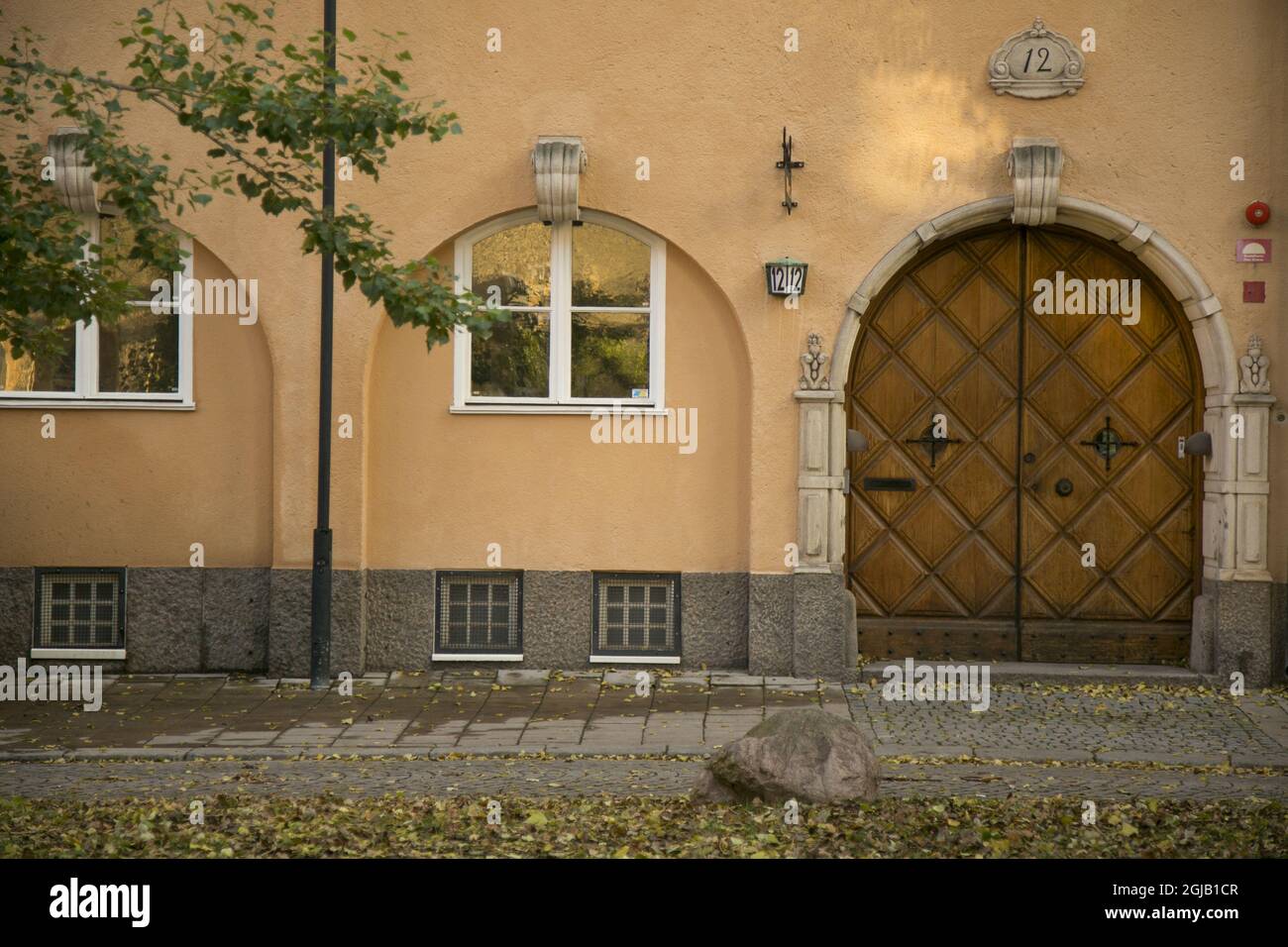 STOCCOLMA 20171114 esterno delle case lungo la via Tysta gatan (la strada silenziosa) situato nella parte esclusiva di Ostermalm di Stoccolma, Svezia. Katarina Martinsson, amico della Principessa Madeleine, ha acquistato una casa per 125 000 euro in questa strada. Il venditore è aller Media. L'albergo è la casa più costosa della Svezia. Foto Hossein Salmanzadeh / TT Kod 11860 Foto Stock