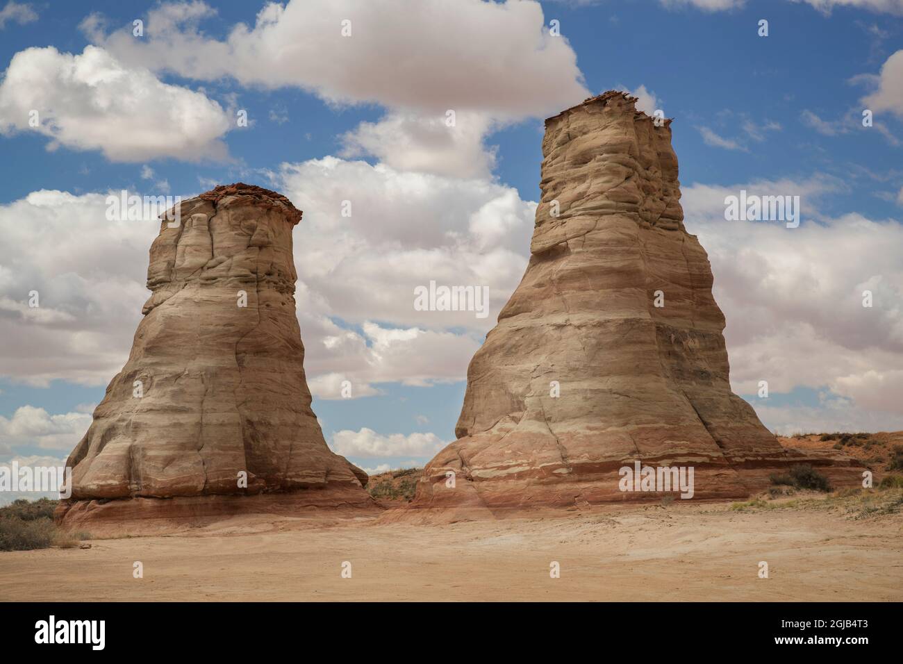 USA, Arizona, riserva indiana Navajo. Formazione di roccia dei piedi dell'elefante. Credit as: Don Grall / Galleria Jaynes / DanitaDelimont.com Foto Stock