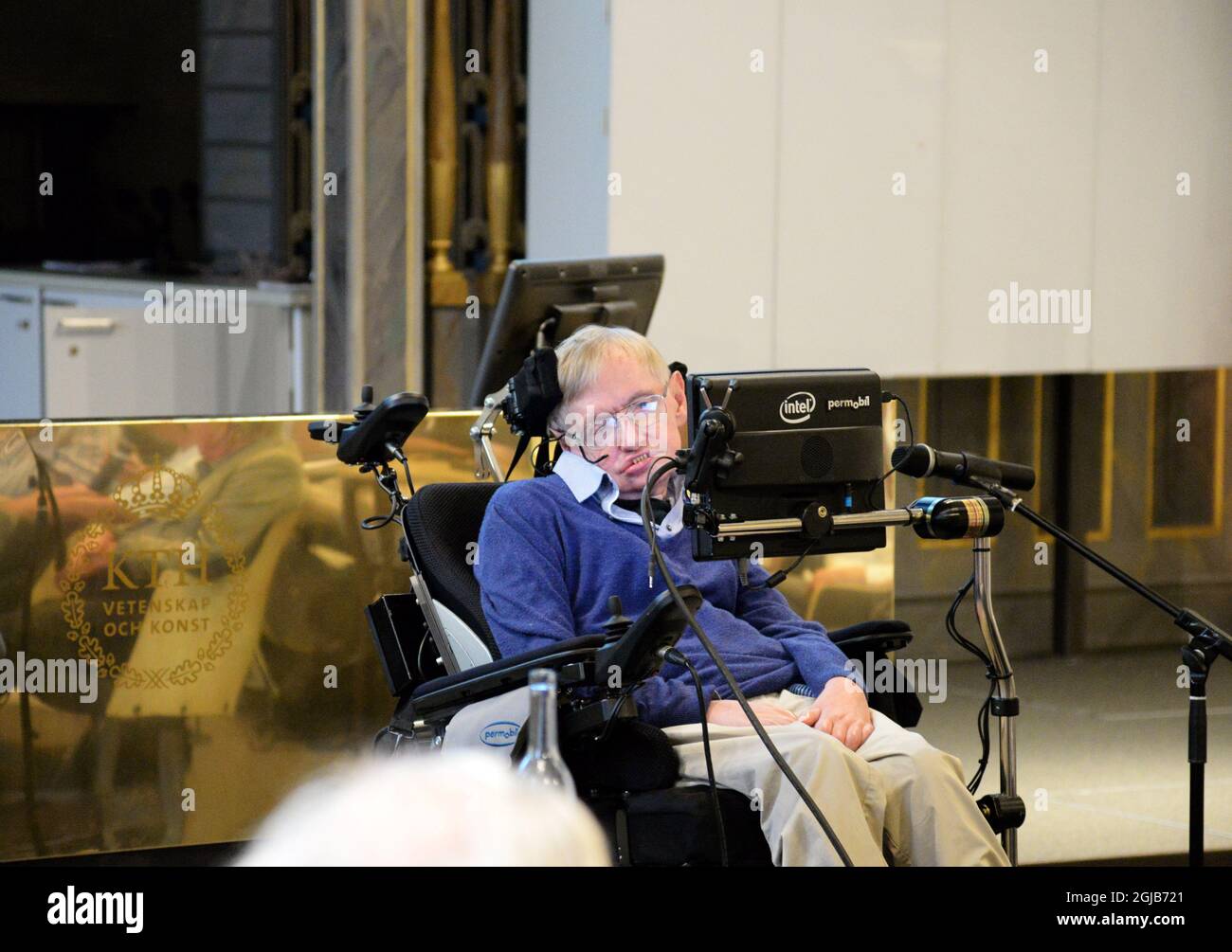 STOCCOLMA 20150825 il Professor Stephen Hawking è stato visto durante la sua conferenza intitolata “Quantum Black Holes” al Centro Congressi Waterfront di Stoccolma, Svezia, 25 agosto 2015. Foto: Jacob Stephenson / TT Kod 10510 Foto Stock