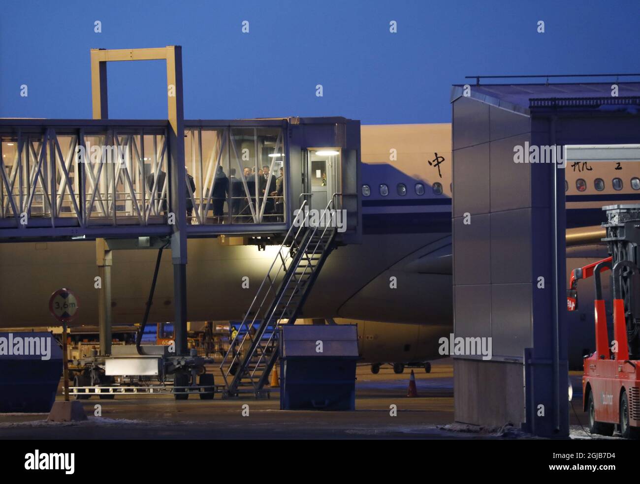 Il ministro degli Esteri nordcoreano Ri Yong ho e la sua delegazione arrivano all'aeroporto di Arlanda fuori Stoccolma, Svezia, il 18 marzo 2018. Il RI Yong ho è in Svezia per incontrare il suo omologo svedese Margot Wallstrom e altri politici. Foto: Christine Olsson / TT / 10430 Foto Stock