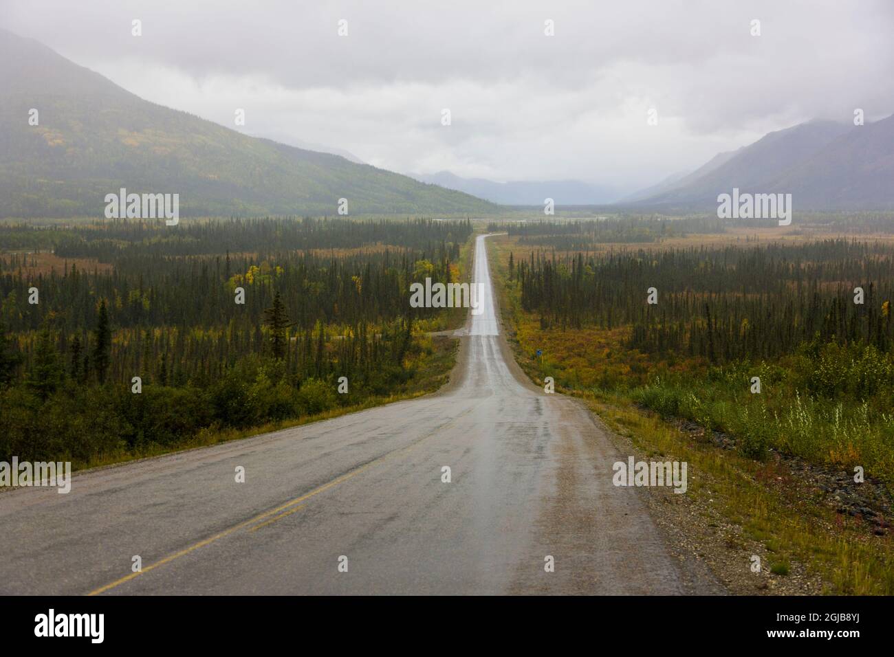 USA, Alaska. Vista panoramica della Dalton Highway per Prudhoe Bay sulla North Slope. Foto Stock