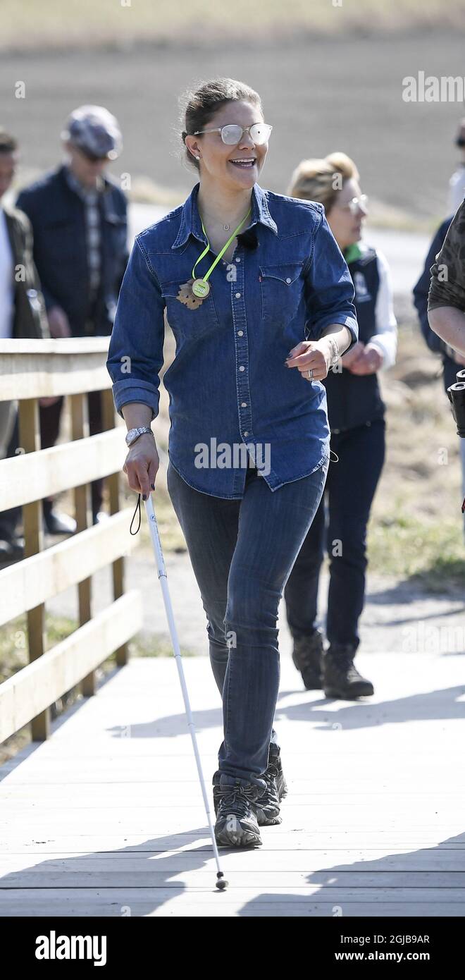 SORSON 20180420 Crown Princess Victoria in occhiali durante la sua visita al livello nazionale di Soron nella provincia di Narke, Svezia. La visita fa parte delle passeggiate nella Provincia della Principessa Corona. Foto: Pontu Lundahl / TT Kod 10050 Foto Stock