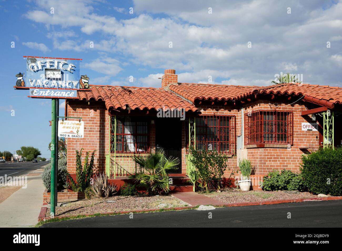 Tucson, Arizona. Vecchio cartello e ufficio del motel d'epoca. (Solo per uso editoriale) Foto Stock