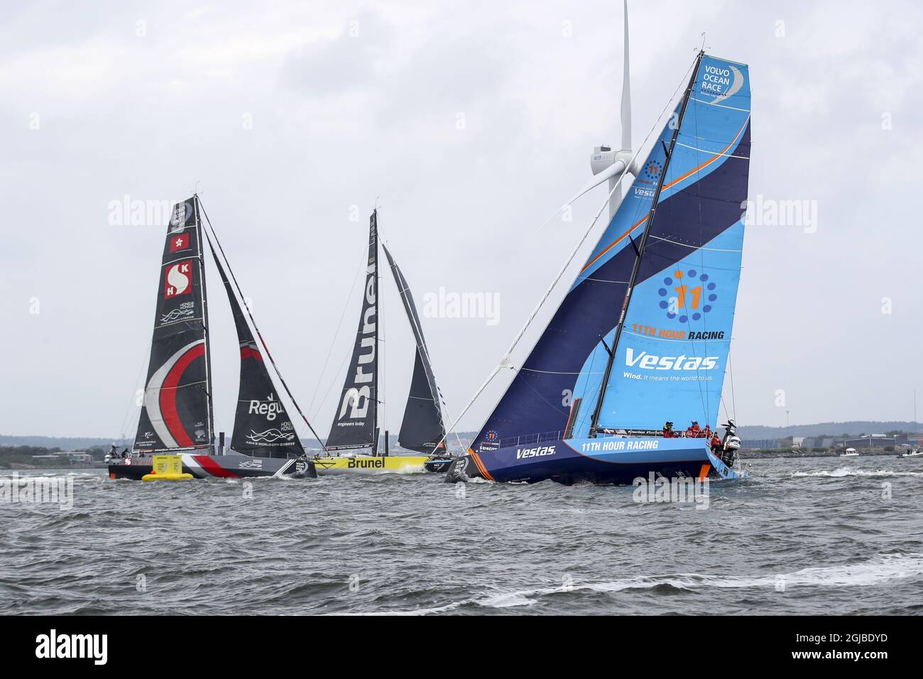 Dal team di sinistra Sun Hung Kai/Scallywag, il team Brunel e il team Vestas gareggano durante la gara di porto della Volvo Ocean Race di Gothenburg, Svezia, il 17 giugno 2018. Foto: Adam IHSE / TT / code 9200 Foto Stock