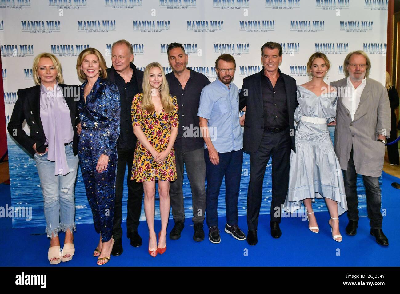 STOCCOLMA 20180711 Judy Craymer, Christine Baranski, Stellan Skarsgard, Amanda Seyfried, Dominic Cooper, Bjorn Ulvaeus, Pierce Brosnan, Lily James e Benny Andersson Pierce Brosnan durante l'incontro stampa prima del nuovo Mamma mia -film 'qui andiamo di nuovo con a Stoccolma Svezia, il Mercoledì Foto: Vilhelm Stokstad / TT / Kod 11370 Foto Stock