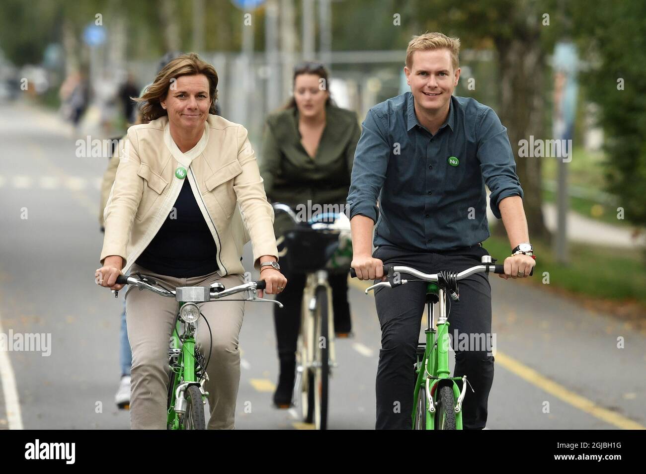 Isabella Lovin e Gustav Fridolin, portavoce del Partito Verde, in bici per partecipare alla marcia clima dei popoli a Stoccolma, Svezia, 8 settembre 2018. Foto: Erik Simander / TT / Kod 11720 Foto Stock