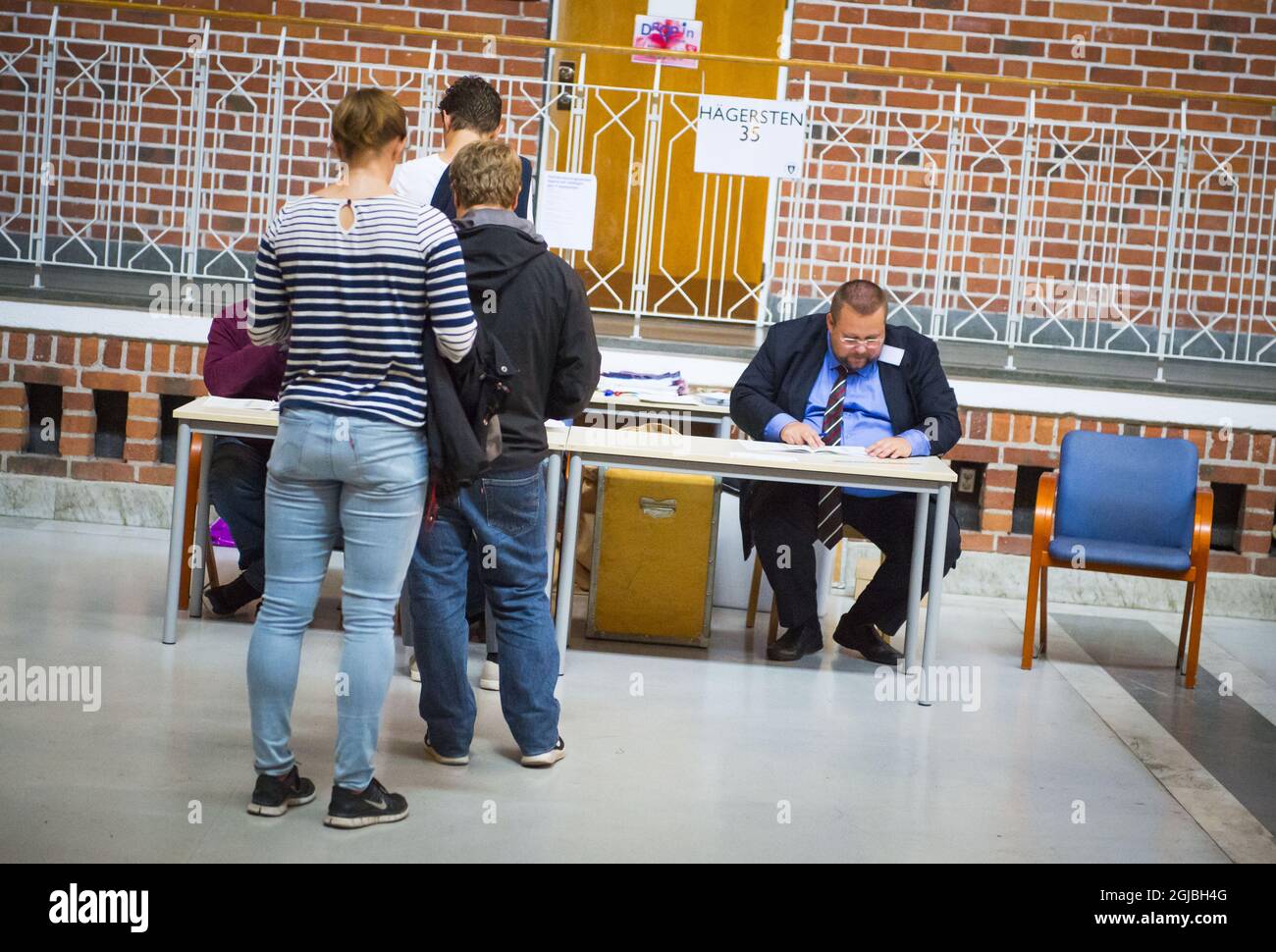 STOCCOLMA 2018-09-09 persone hanno votato in un seggio elettorale a Midsommarkransen a Stoccolma. Foto: Hanna Franzén / TT / kod 11870 Foto Stock