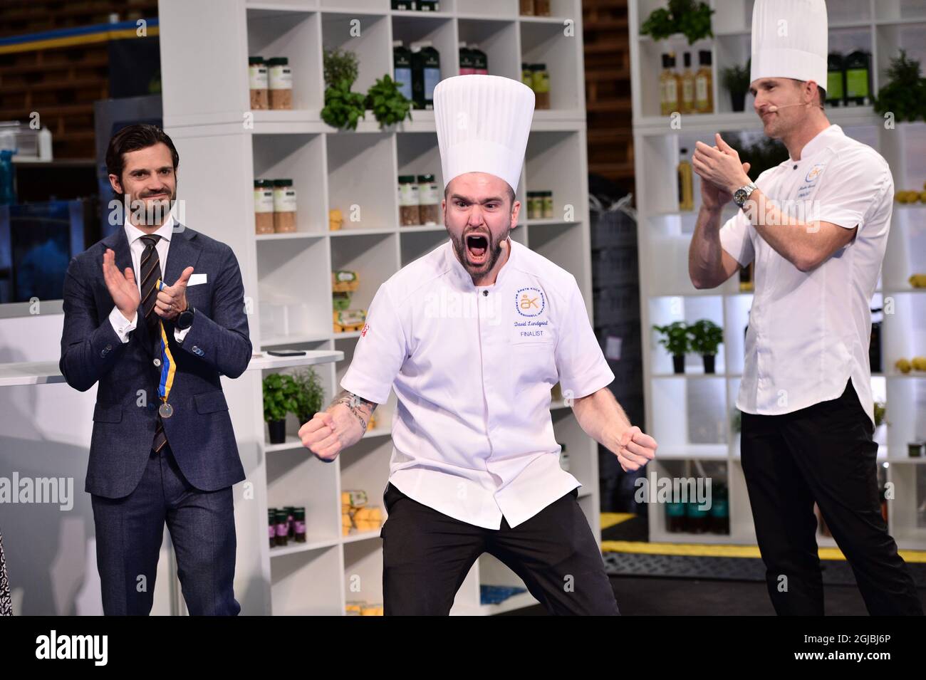 STOCCOLMA 20180929 membri della giuria il Principe Carl Philip (L) con David Lundqvist (C), vincitore del concorso nazionale svedese "Bocuse d'Or", lo Chef dell'anno, a Stoccolma, Svezia, il 29 settembre 2018. Foto: Stina Stjernkvist / TT / code 11610 Foto Stock