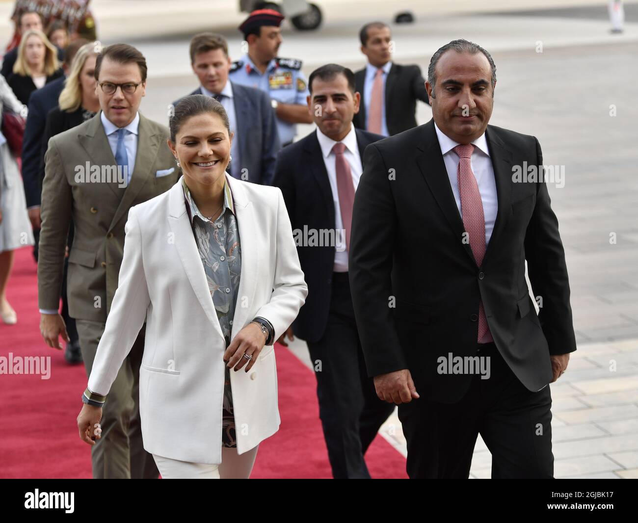 AMMAN 20181015 la principessa svedese della Corona Victoria e il principe Daniel arrivano all'aeroporto internazionale di Marka ad Amman lunedì. La coppia Crown Princess è in visita di cinque giorni in Giordania e Libanon. Foto: Jonas Ekstromer / TT / code 10030 Foto Stock