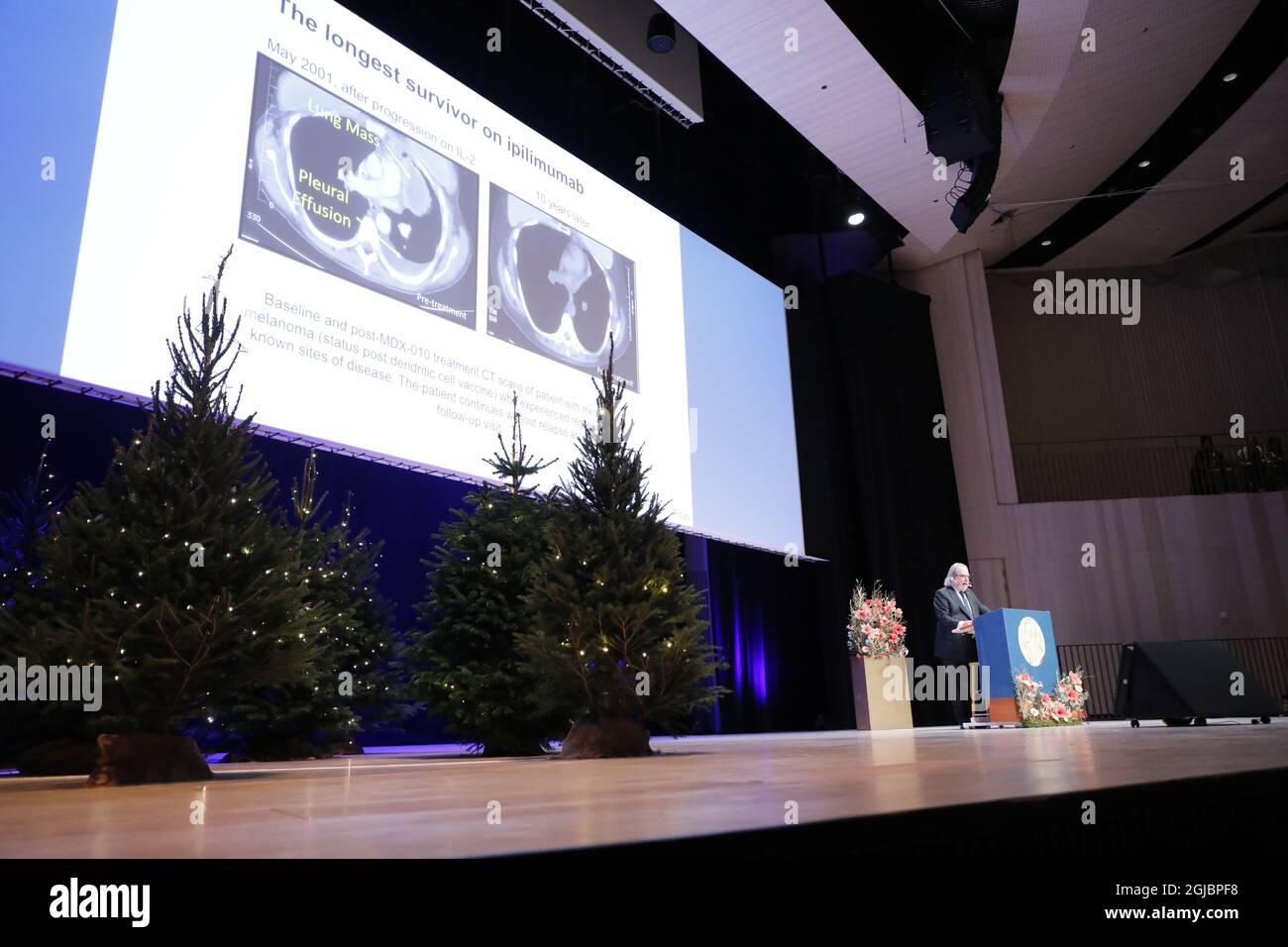 Il premio Nobel per la Fisiologia o la Medicina James P. Allison è stato visto durante la sua conferenza Nobel “blocco del Checkpoint immunitario nella terapia del cancro: Nuove prospettive, opportunità e prospettive per le cure” presso il Karolinska Institutet di Solna, Stoccolma, Svezia, 7 dicembre 2018. Foto: Christine Olsson / TT / kod 10430 Foto Stock