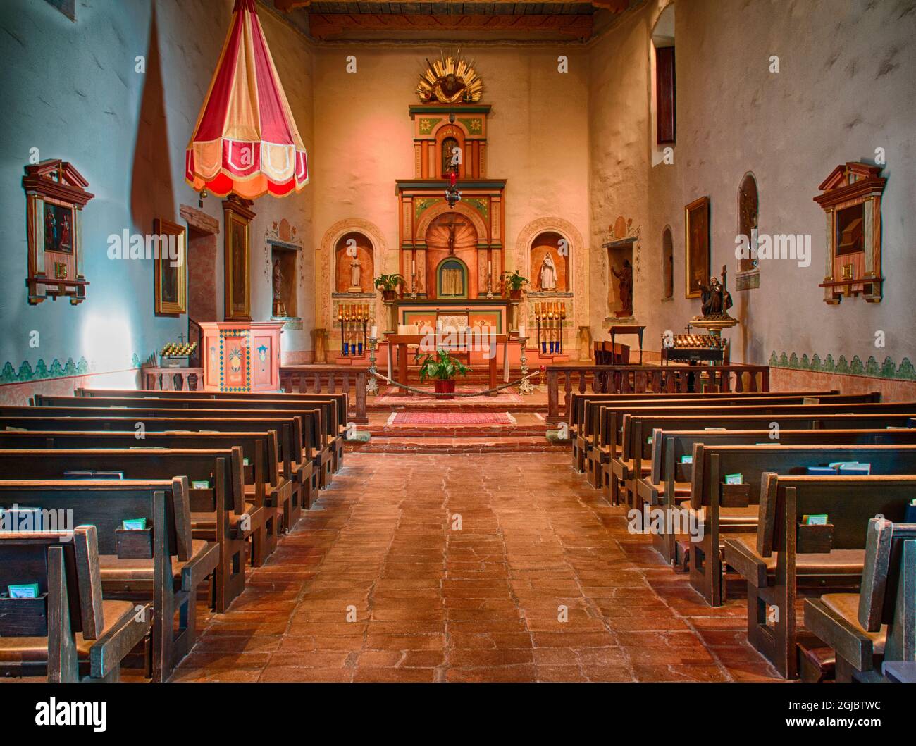 USA, California, San Diego. Interno della Basilica della Missione di San Diego San Diego de Alcala. Foto Stock