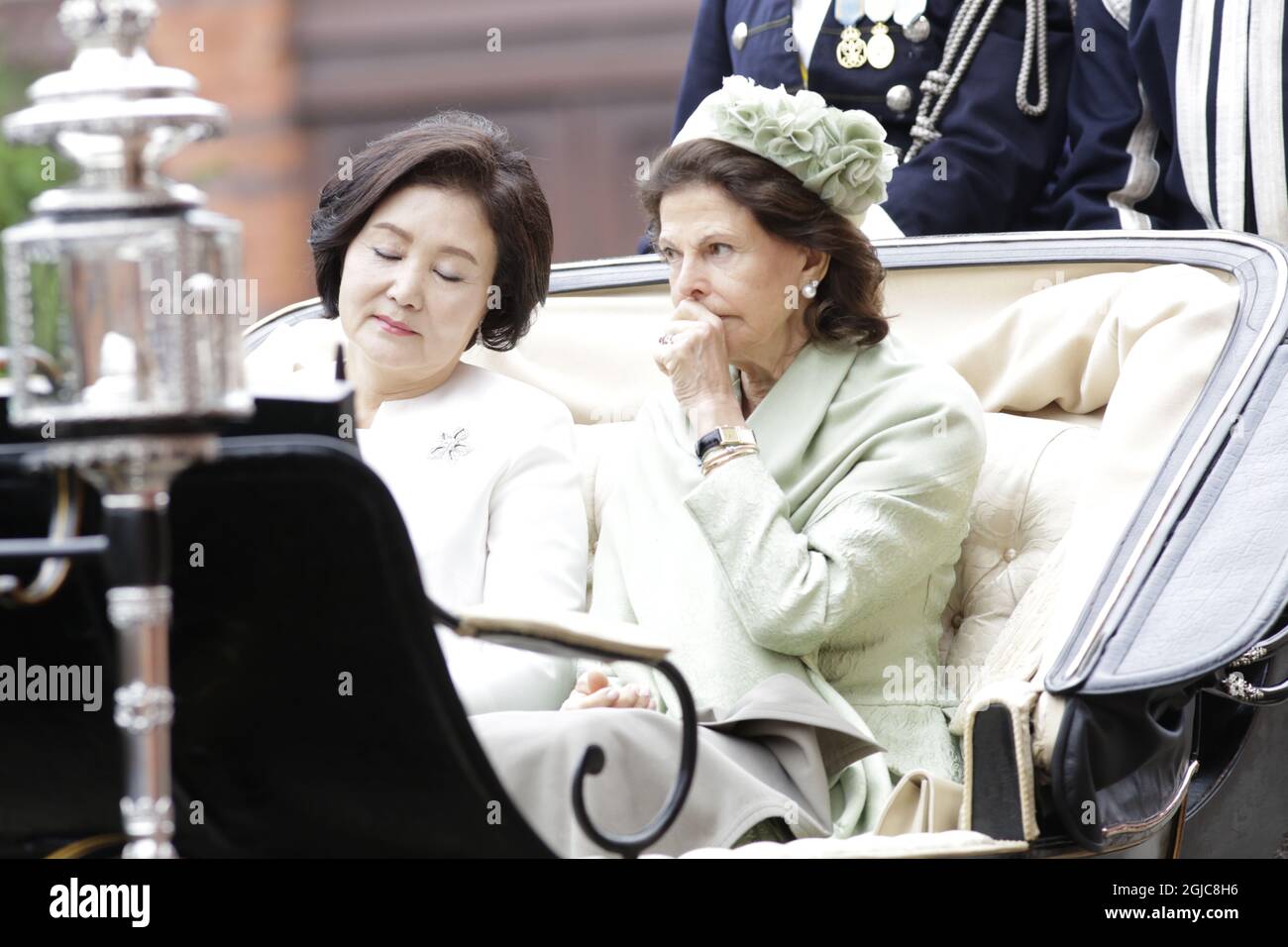 First Lady Kim Jung-Sook, visita di Stato della Regina Silvia in Svezia dal Presidente della Repubblica di Corea. Accoglienza presso le Royal Stables e processione al Royal palce di Stoccolma, Svezia, 2019-06-14 (c) Johan Jeppsson / TT Foto Stock