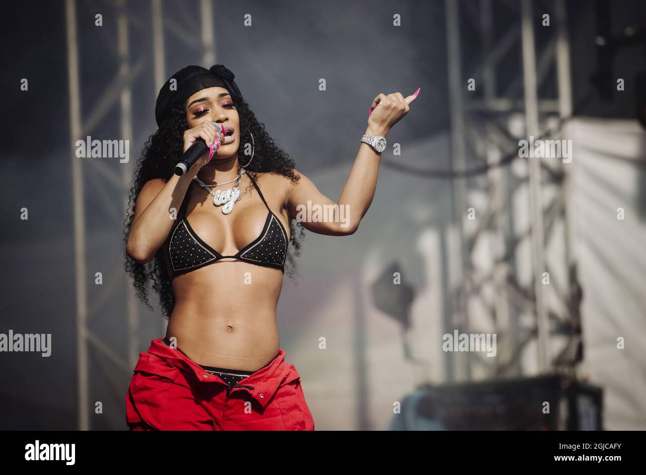 STOCKHOLM 20190703 il rapper americano Saweetie si esibisce durante il festival hip hop Smash allo Stadio Olimpico di Stoccolma. Foto: Erik Simander / TT / code 11720 Foto Stock