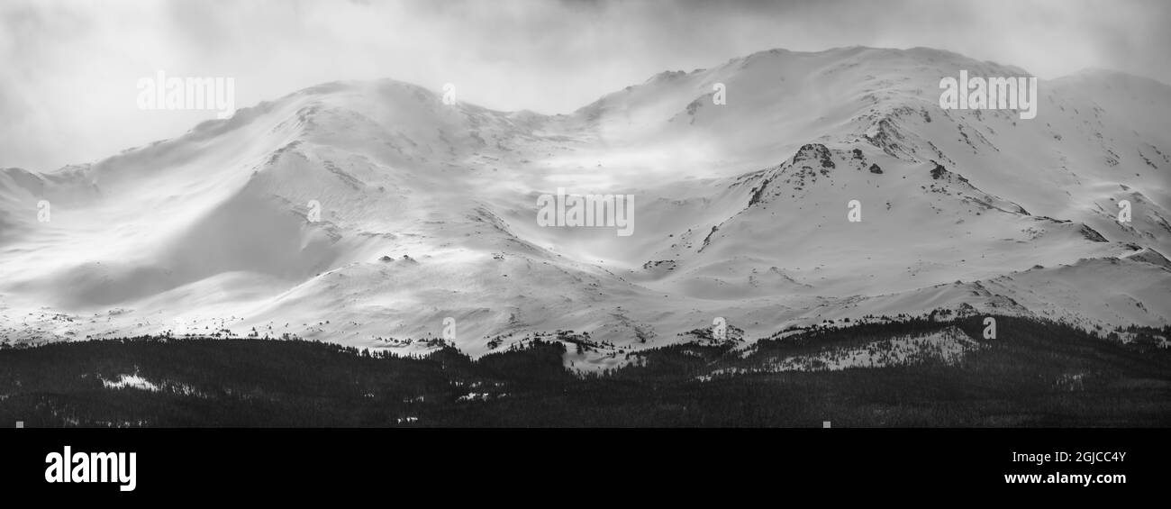 USA, Colorado. Panoramica del Monte Massiccio dopo la tempesta di neve. Credit as: Don Grall / Galleria Jaynes / DanitaDelimont.com Foto Stock