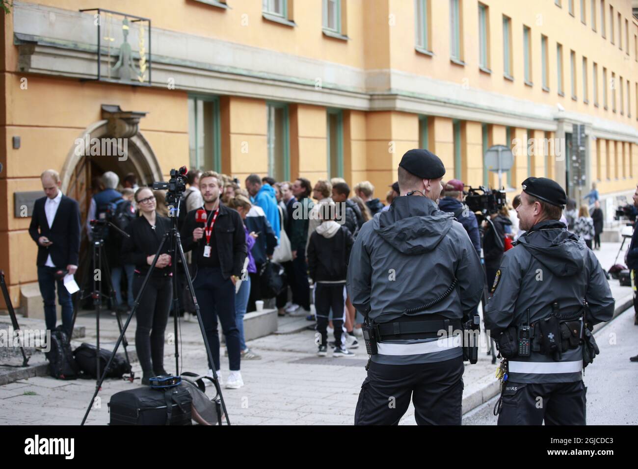 I viaggi in fila fuori dalla corte distrettuale di Stoccolma, 30 luglio 2019. US rapper A$AP Rocky si dirigerà a un tribunale di Stoccolma il 30 luglio 2019 per affrontare le accuse di assalto, durante una battaglia di strada di giugno. Foto: Fredrik Persson / TT ** SVEZIA VERSO L'ESTERNO ** Foto Stock