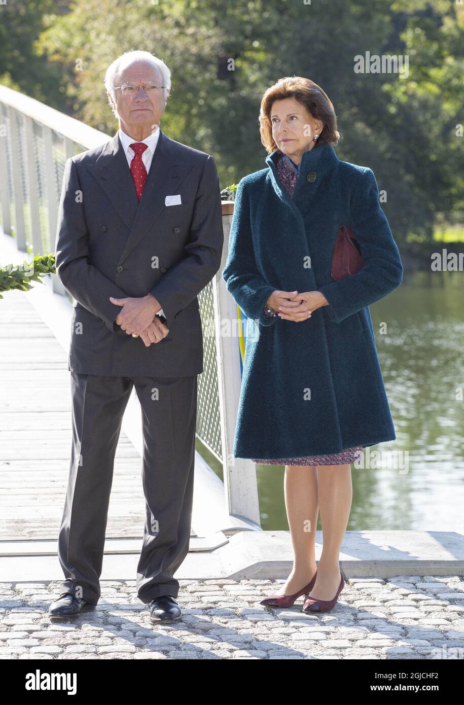 Re Carl Gustaf e la regina Silvia durante l'inaugurazione del ponte Folke Bernadotte nel centro di Stoccolma Svezia martedì 17 settembre 2019 Folke Bernadotte è stato un diplomatico reale svedese assassinato a Gerusalemme il 17 settembre 1948 in Israele il 17 settembre 1946 Foto: Pontus Lundahl / TT / kod 10050 Foto Stock