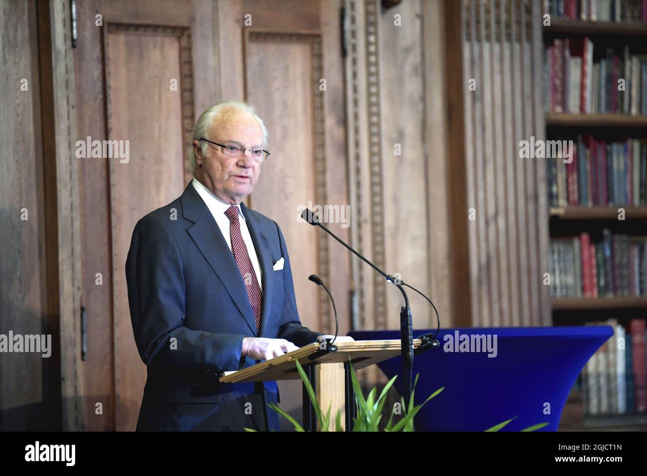 Re Carl XVI Gustaf durante una tavola rotonda sull'intelligenza artificiale e la sicurezza dei bambini su internet al Palazzo reale di Stoccolma, Svezia mercoledì 20 novembre 2019 Foto: Janerik Henriksson / TT / Kod 10010 Foto Stock