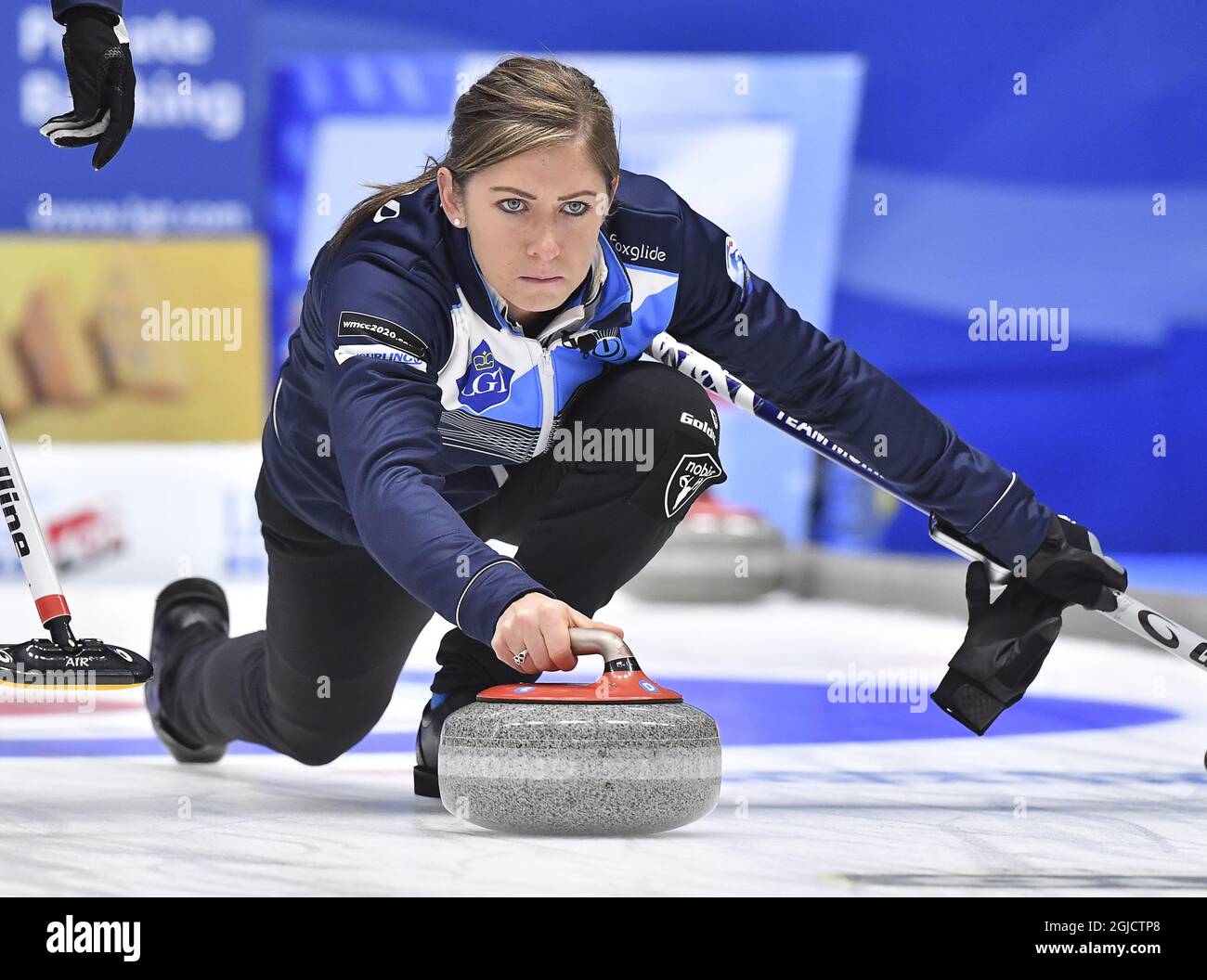 La vigilia di Muirhead in azione durante la partita finale delle Donne tra Scozia e Svezia ai Campionati europei di curling di Helsingborg, Svezia, il 23 novembre 2019. Foto Jonas Ekstromer / TT / code10030 Foto Stock