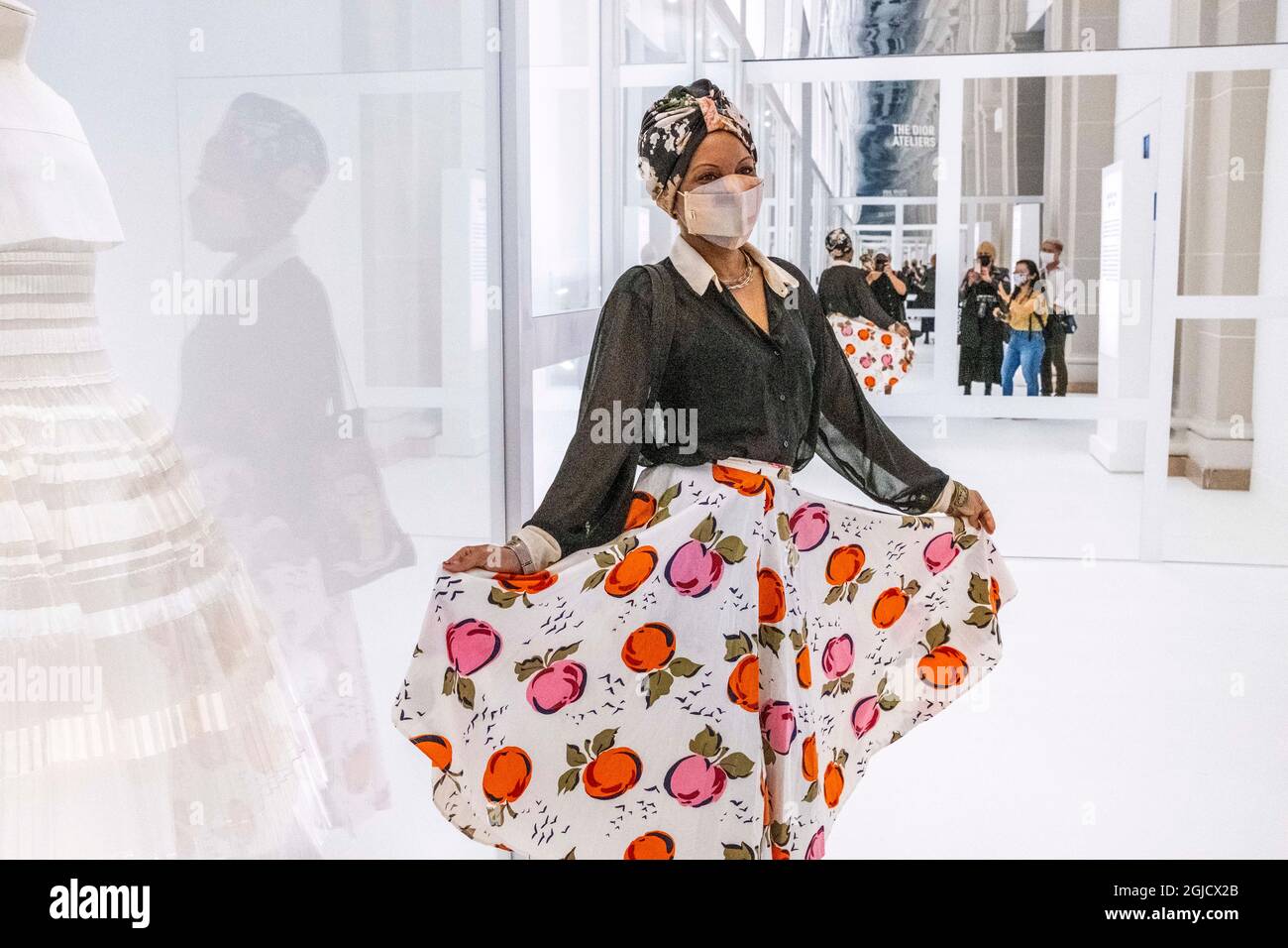 8 settembre 2021, New York, New York, usa: Apertura della mostra Christian  Dior: Designer of Dreams al Brooklyn Museum NYC. Con oltre 200 capi di  abbigliamento, fotografie, video, schizzi e accessori haute