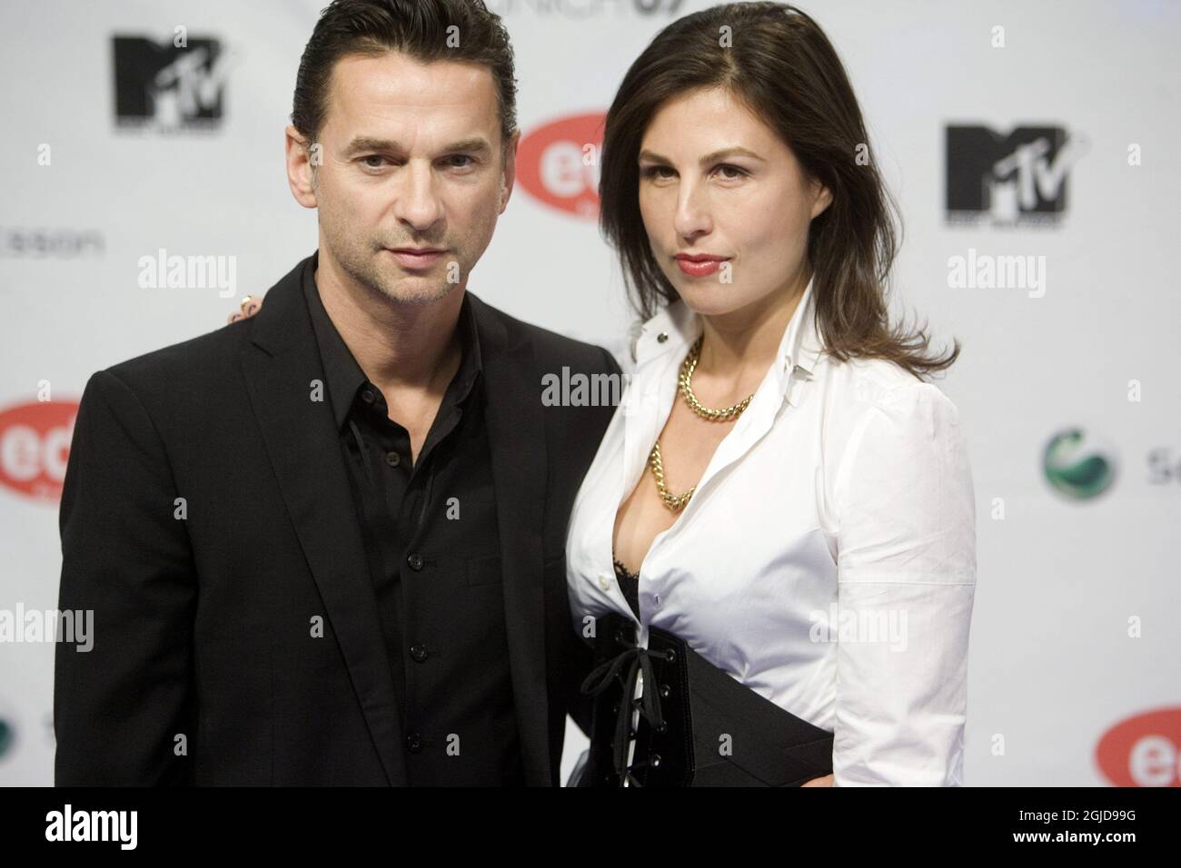 Dave Gahan di Depeche Mode e sua moglie Jennifer Sklias-Gahan in arrivo per i MTV European Music Awards 2007, all'Olympic Halle di Monaco, Germania. Foto Stock