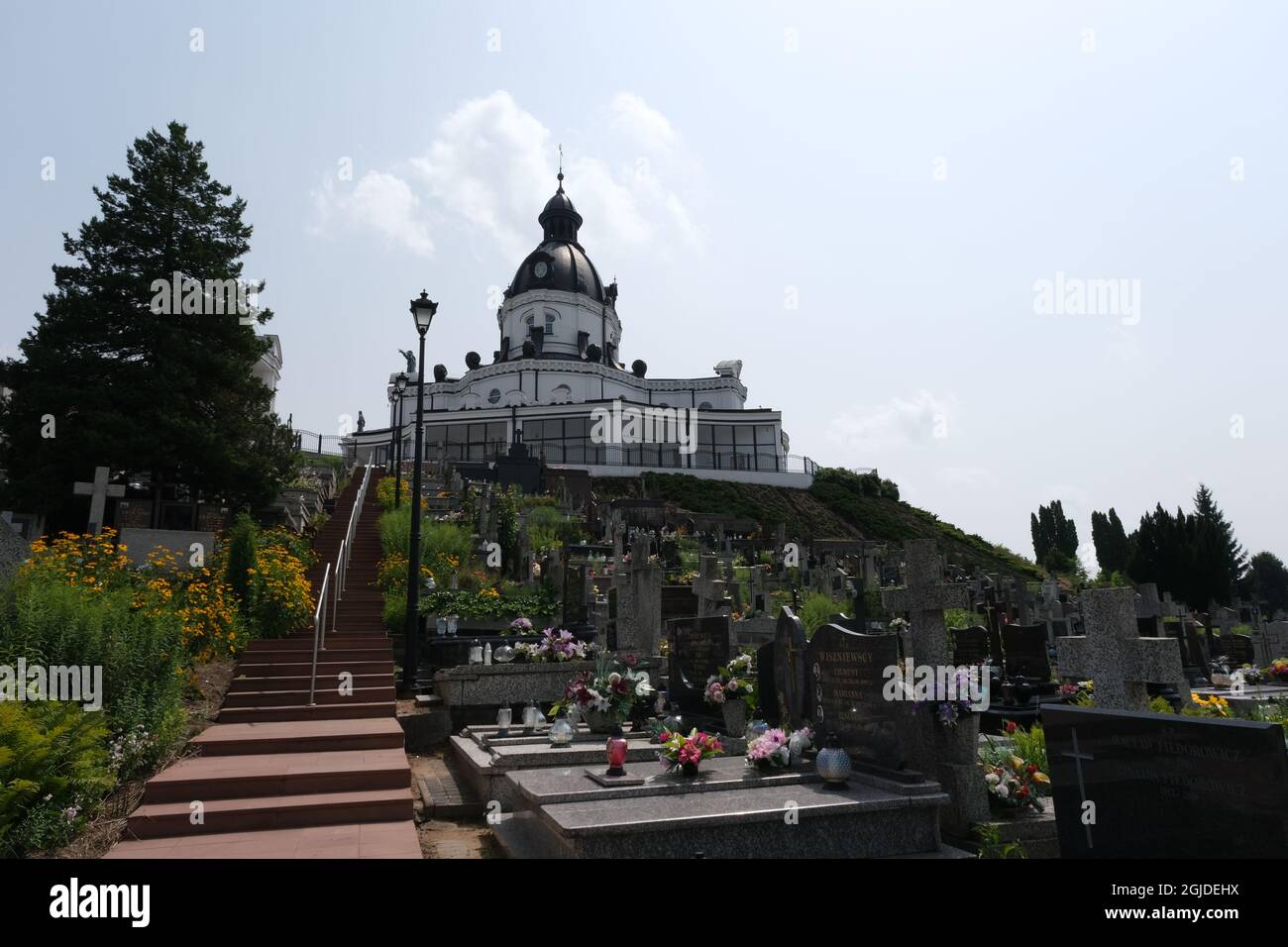 Bialystok, Polonia - 14 luglio 2021: Chiesa cattolica. Chiesa della Parrocchia di tutti i Santi a Bialystok. Estate giorno di sole Foto Stock