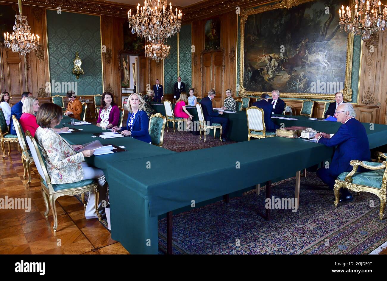 Re Carl XVI Gustaf tiene un incontro di gabinetto con il governo al Palazzo reale di Stoccolma, Svezia, 15 giugno 2020 Foto: Jonas Ekstromer / TT / code 10030 Foto Stock