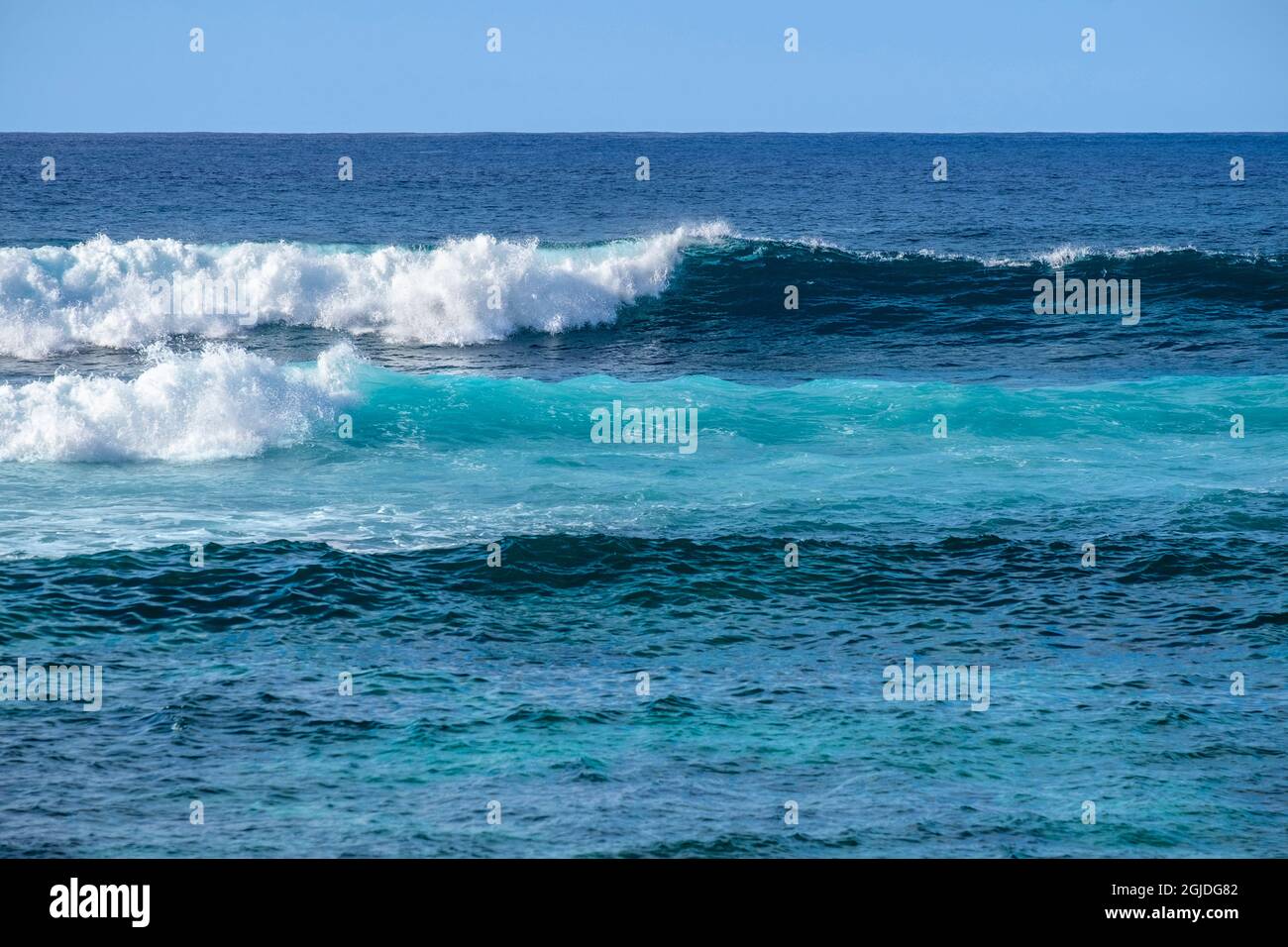 Onde che si infrangono su Hookipa Beach, Maui, Hawaii, USA. Foto Stock