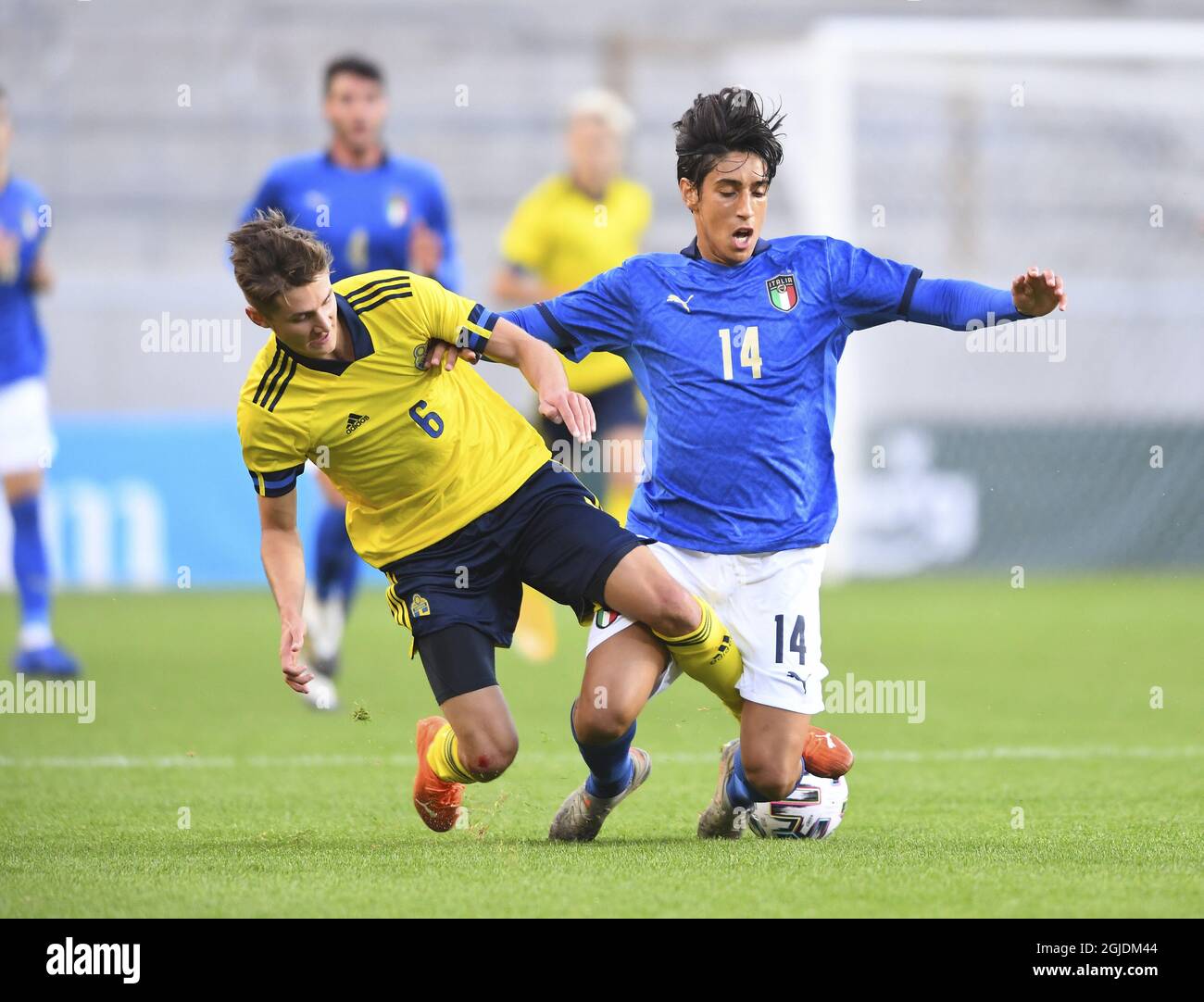 Il 08 settembre 2929 Leo Bengtsson si trova di fronte allo Youssef Maleh italiano durante la partita di calcio di qualificazione dei Campionati europei U21 tra Svezia e Italia alla Guldfageln Arena di Kalmar, Svezia. Foto: Patric Soderstrom / TT / code 10760 *** SWEDEN OUT *** Foto Stock